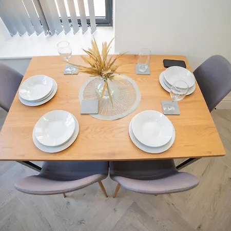 Stylish 3-Bedroom Townhouse In Leeds: Ideal For Leisure & Corporate Stays Лидс Экстерьер фото