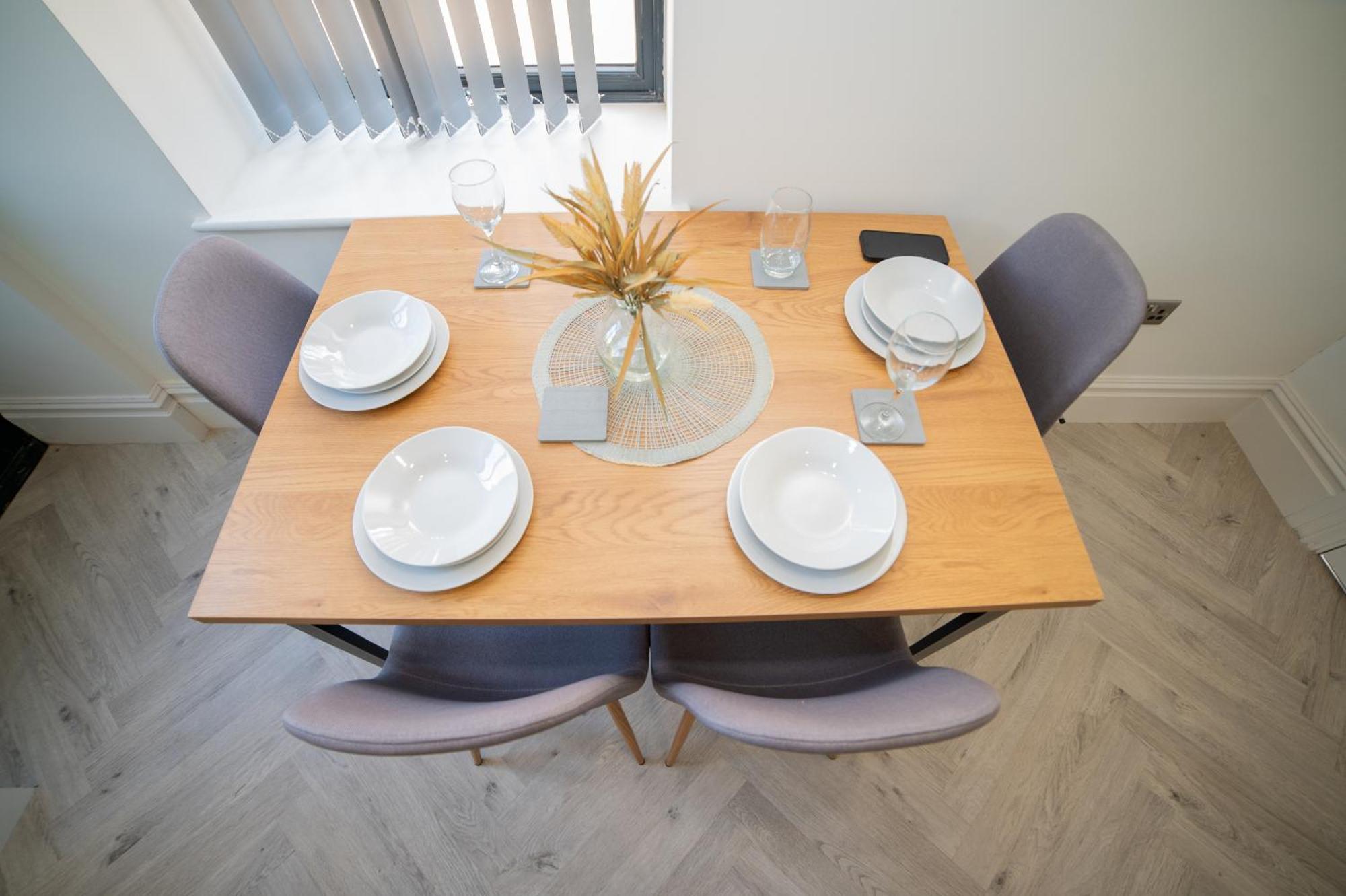 Stylish 3-bedroom Townhouse In Leeds: Ideal For Leisure & Corporate Лидс