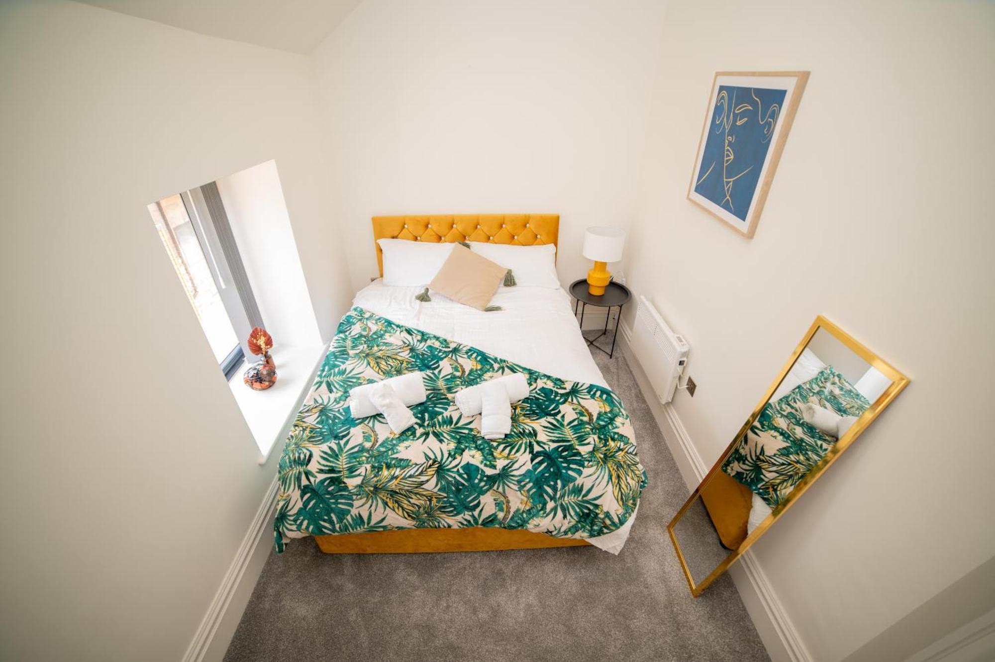 Апартаменты Stylish 3-bedroom Townhouse In Leeds: Ideal For Leisure & Corporate *