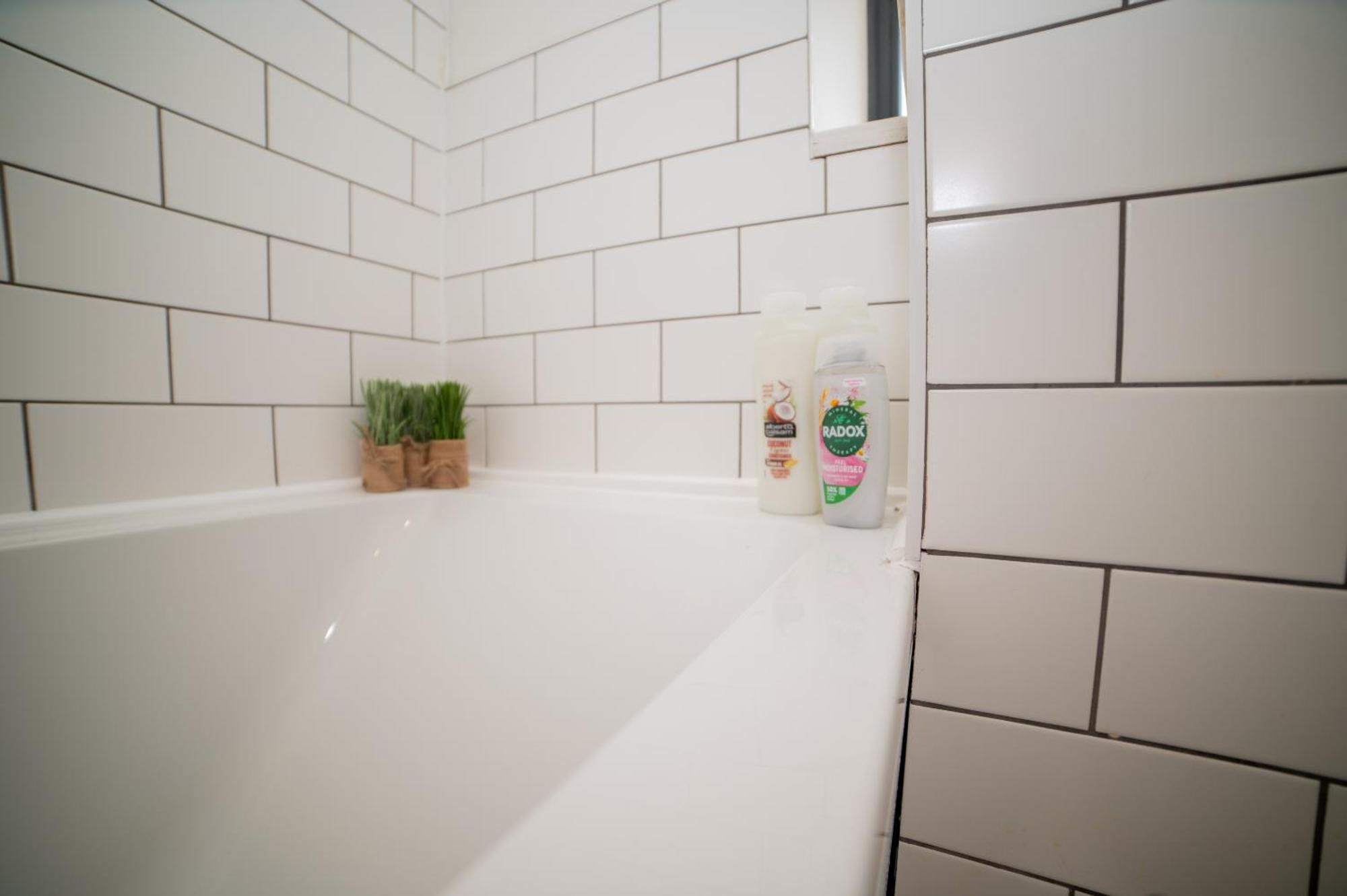 Stylish 3-bedroom Townhouse In Leeds: Ideal For Leisure & Corporate Апартаменты
