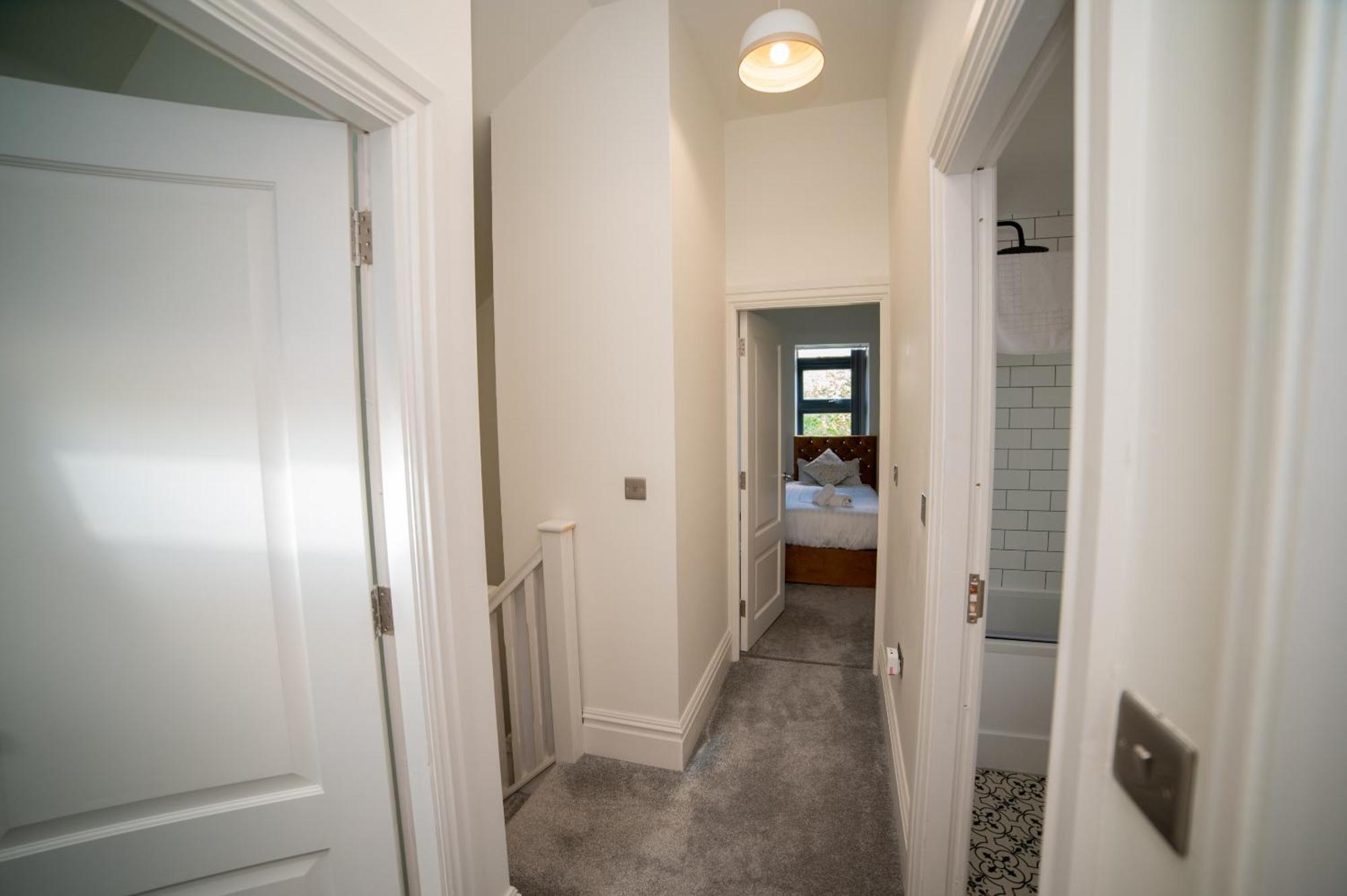 Апартаменты Stylish 3-bedroom Townhouse In Leeds: Ideal For Leisure & Corporate *