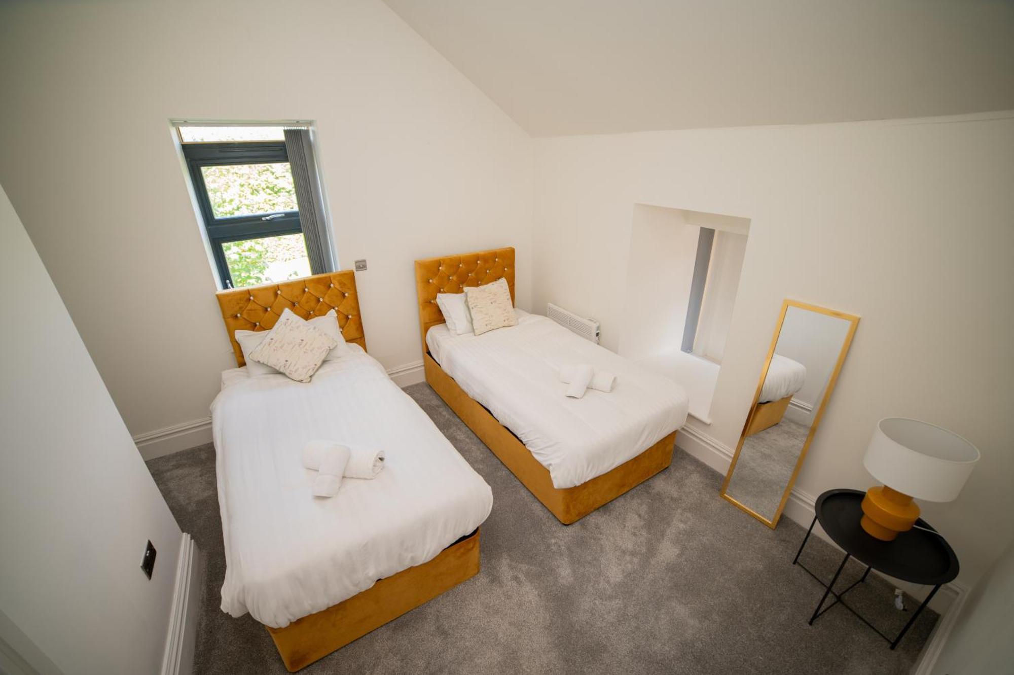 Stylish 3-bedroom Townhouse In Leeds: Ideal For Leisure & Corporate Апартаменты